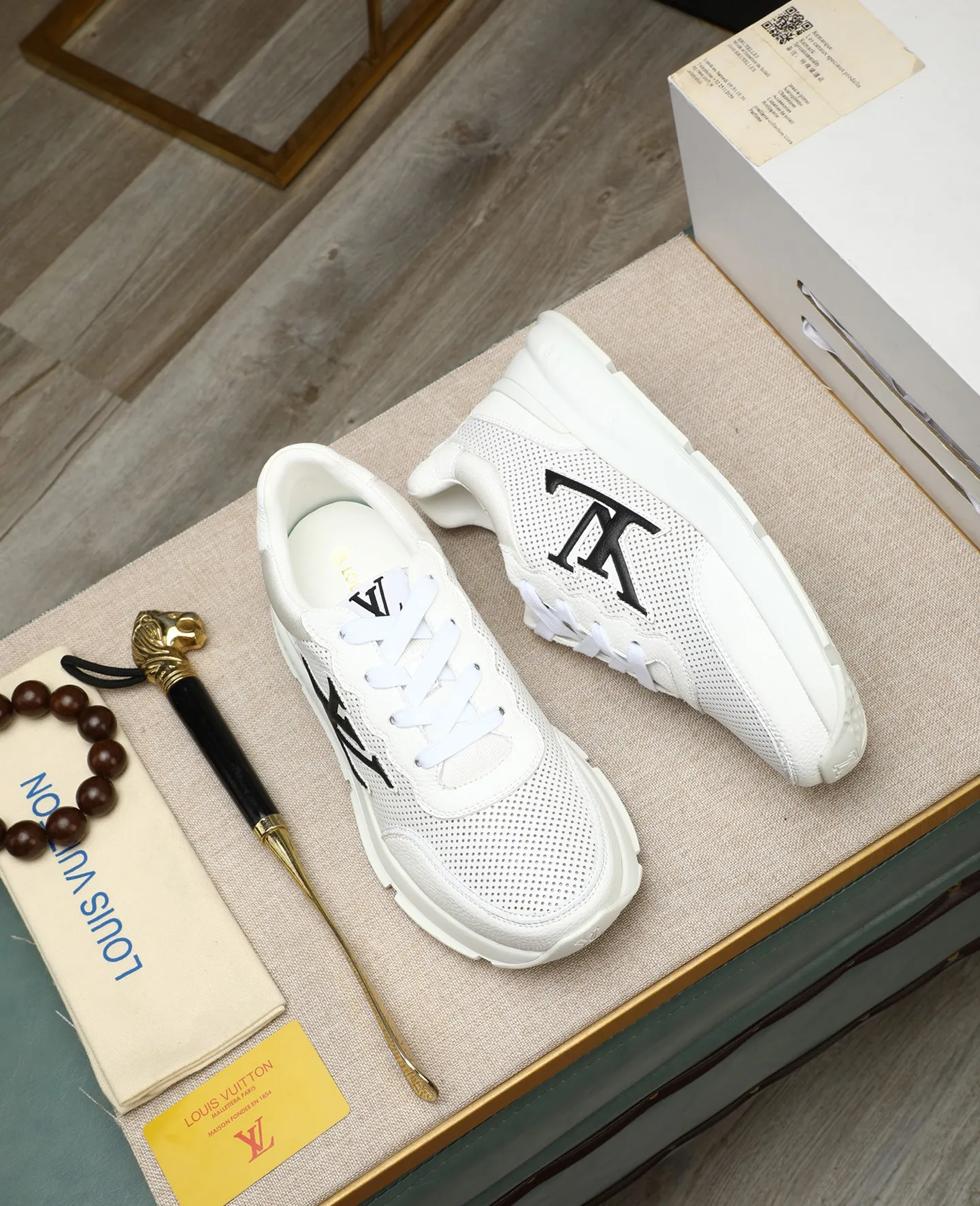 Men's shoes 💰460 📛📛【LOUIS VUITTON】Louis Vuitton official website synchronized new products 👟Milan fashion catwalk style 🇰🇾🇰🇾LV family logo, celebrity style, a must-have for fashionistas ⚠️First-layer calfskin ➕Genuine leather lining ➕Official website original version special outsole 👞Number 38-44